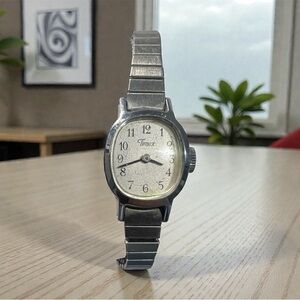 (901)Vintage Ladie’s Timex Classic Silver Wind-Up Watch..